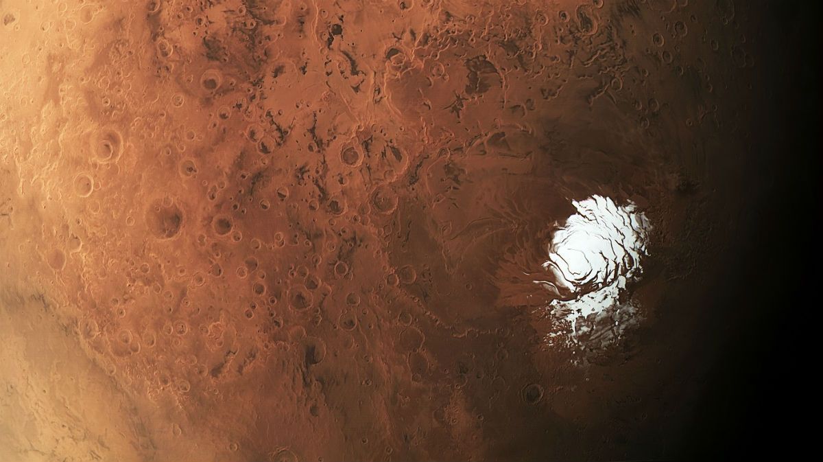 7 Reasons The Surface of Mars Is More Exciting Than You'd Think