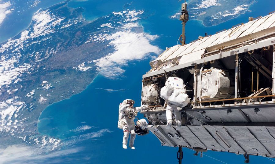 A Guide to the Ethics and Risks of Human Spaceflight